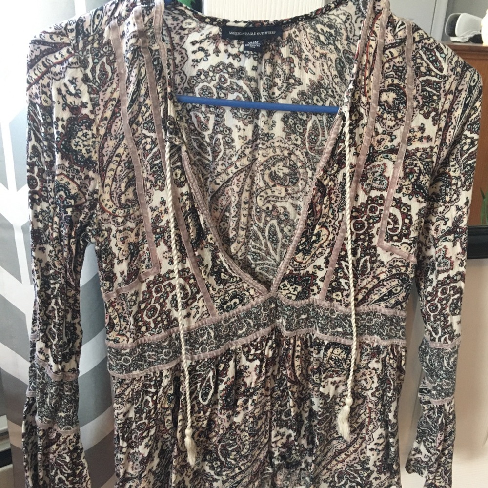 Cropped, light material top